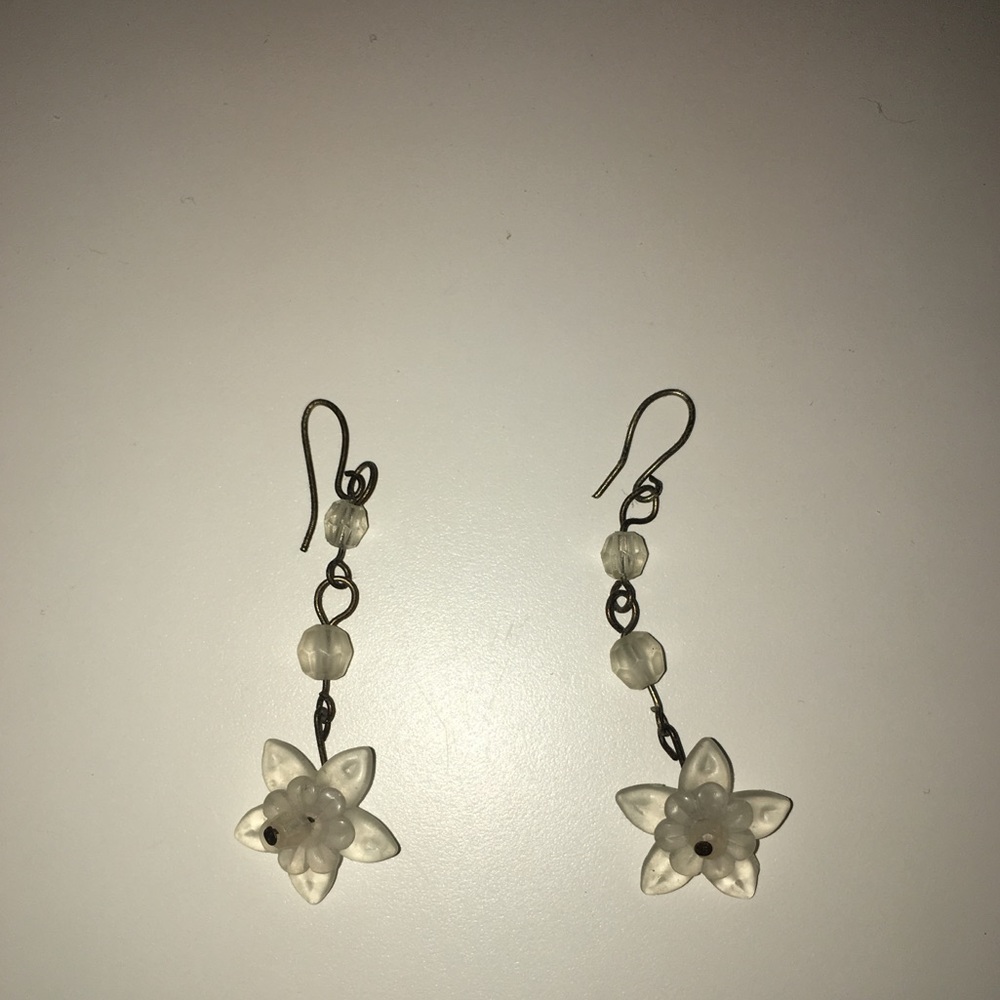 Flower dangle earrings